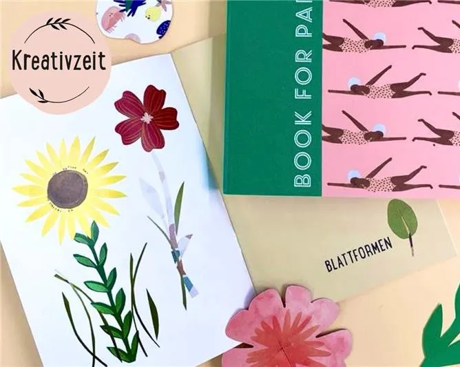 Papeterie-Set auf beigem Hintergrund: Ein gemaltes Blumenbild, ein grünes Notizheft mit der Aufschrift BOOK FOR PAPER, und ein rosa Papier mit gemusterten Figuren. Oben links ein runder Aufkleber mit der Aufschrift Kreativzeit. Bild verlinkt zum Workshop.