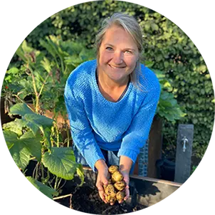 Portrait von Julia Mensing, Ressortleiterin „Garten"